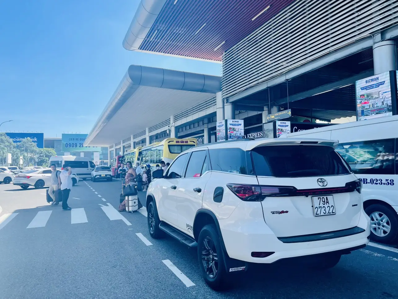 Taxi đưa đón sân bay Cam Ranh đi Nha Trang, xe đời mới, tài xế chuyên nghiệp