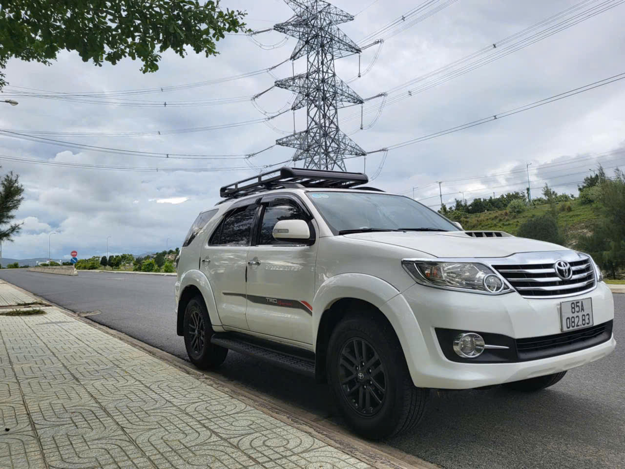 Xe 7 chỗ Trí Trần đón khách tại sân bay Cam Ranh